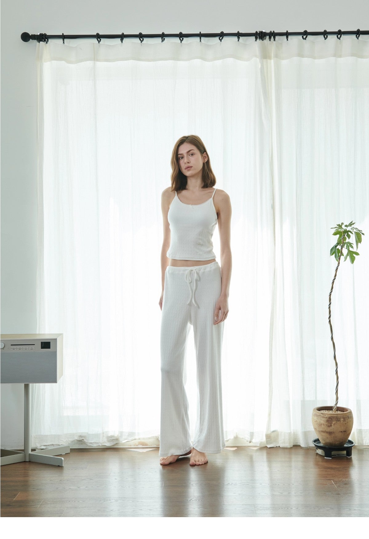 WHITE PANTS [NOWORRY]